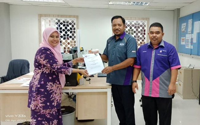 Penyerahan Rekod Penting Universiti: Memorandum Persefahaman (MoU/MoA) dari Bahagian Penyelidikan & Jaringan Industri, UiTM Cawangan Melaka Kampus Alor Gajah